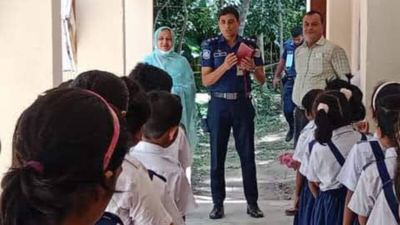 আমি বড় হয়ে পুলিশ হতে চাই