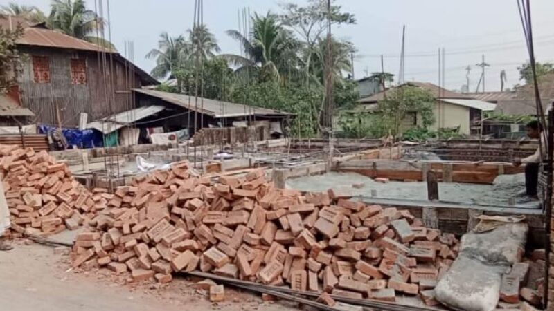 খাস জমি দখল চলছে আমতলীতে