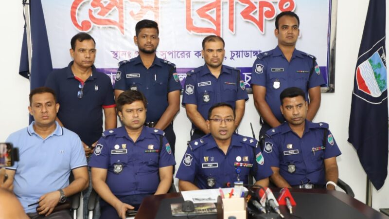 আলমডাঙ্গা থানা পুলিশ কর্তৃক চাঞ্চল্যকর রোড ডাকাতির রহস্য উদঘাটিত গ্রেফতার ০৩