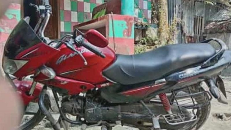 বরিশালের এয়াপোর্ট থানায় সফল পুলিশ অভিযান লুণ্ঠিত হওয়া ‘ Hero Glamour’ মোটরসাইকেল উদ্ধার, গ্রেফতার ০১