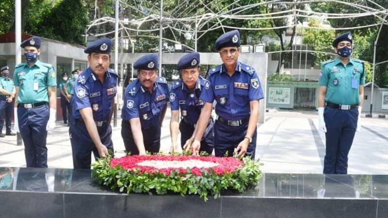 বঙ্গবন্ধুর প্রতি শ্রদ্ধা জানালেন পদোন্নতিপ্রাপ্ত অতিরিক্ত আইজিগণ
