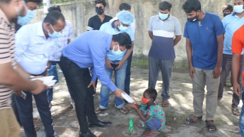জেলা প্রশাসনের পক্ষ থেকে ১০০ কেজি চাল দেওয়া হয়েছে।