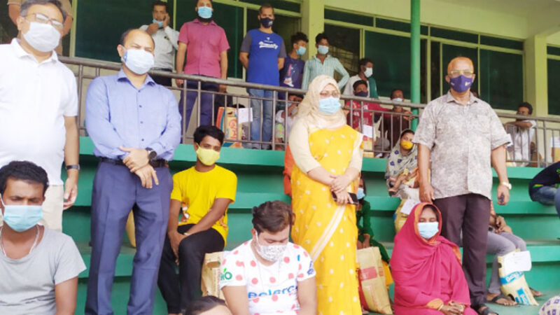 প্রশাসনের খাদ্য সহায়তা লকডাউনে ২৫০ বেদে পরিবারকে