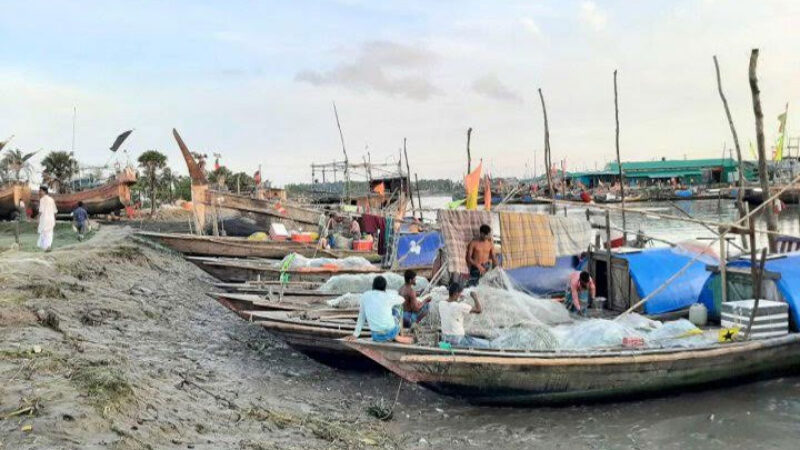 ৩ লক্ষ ৭ হাজার ১২৪ জেলে পাবেন ভিজিএফের চাল