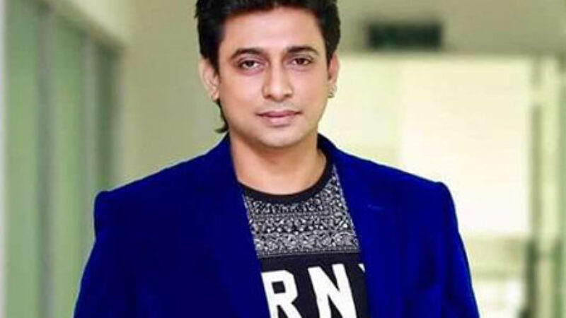 আমাদের নিয়ে খুব হাসছে