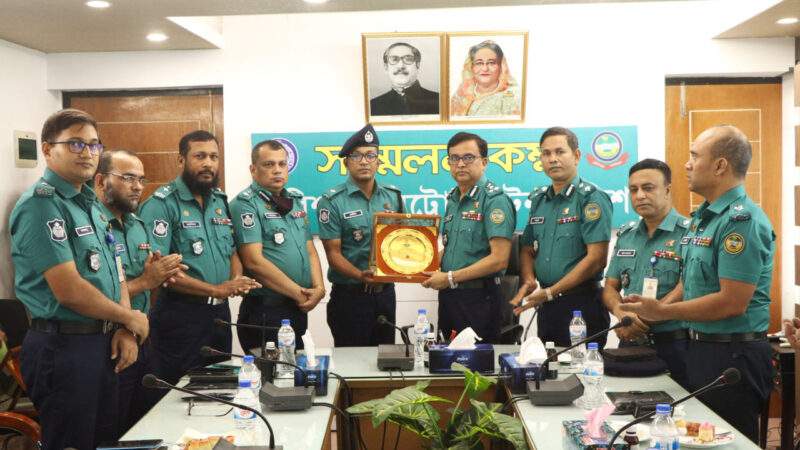 আমরা একত্রে কাজ করার স্মৃতিকে লালন করি সদরদপ্তর সম্মেলন কক্ষে