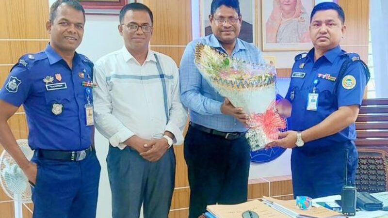 বরিশালের নতুন পুলিশ সুপার ওয়াহিদুল ইসলাম (বিপিএম) জেলা সমাজসেবা কার্যালয় হতে ফুলেল শুভেচ্ছা