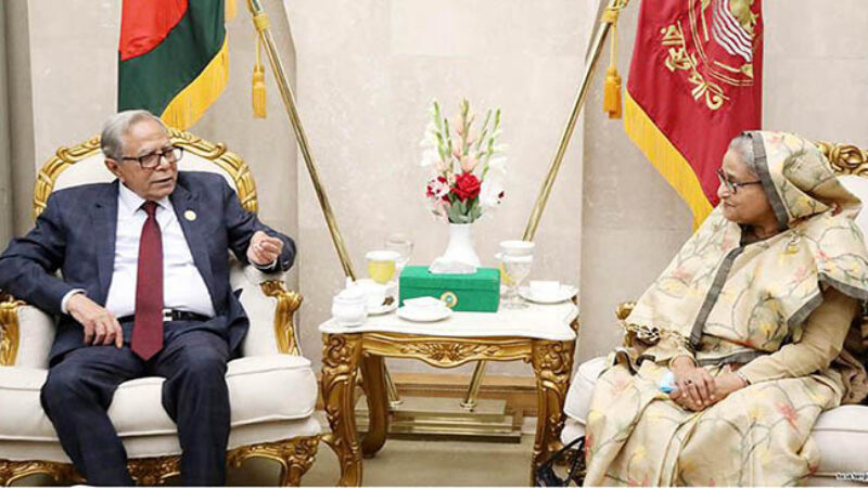 প্রধানমন্ত্রীর সাক্ষাৎ রাষ্ট্রপতির সঙ্গে