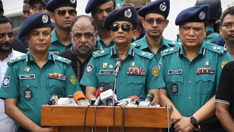 পথ আটকালে কঠোর ব্যবস্থা ঢাকার প্রবেশমুখে ডিএমপি কমিশনার