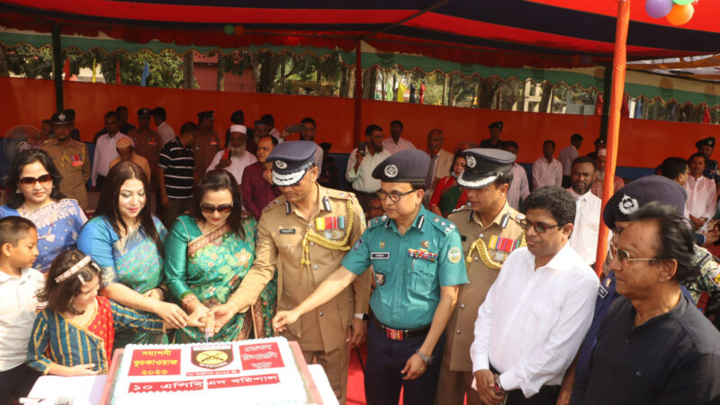 নিয়োগপ্রাপ্ত ট্রেইনি রিক্রুট কনস্টেবল (টিআরসি) ৫৬তম ব্যাচের সমাপনী কুচকাওয়াজ অনুষ্ঠিত।