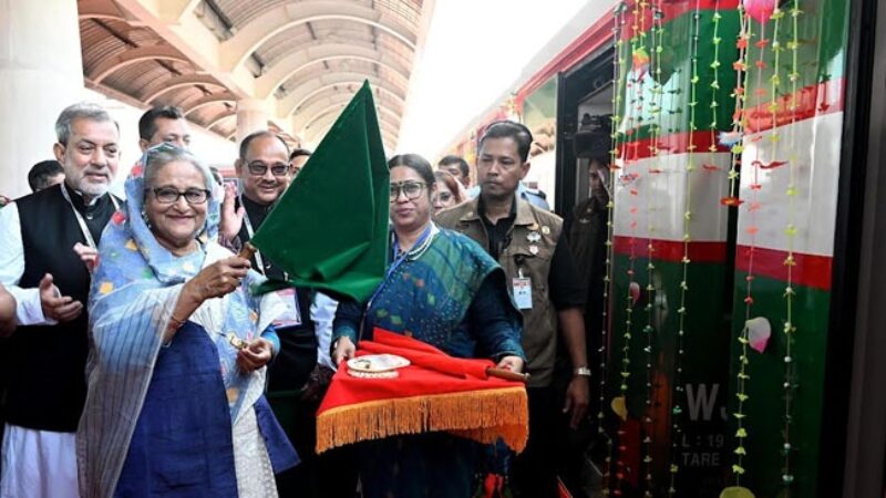 প্রধানমন্ত্রী উদ্বোধন করলেন দোহাজারী-কক্সবাজার রেললাইন