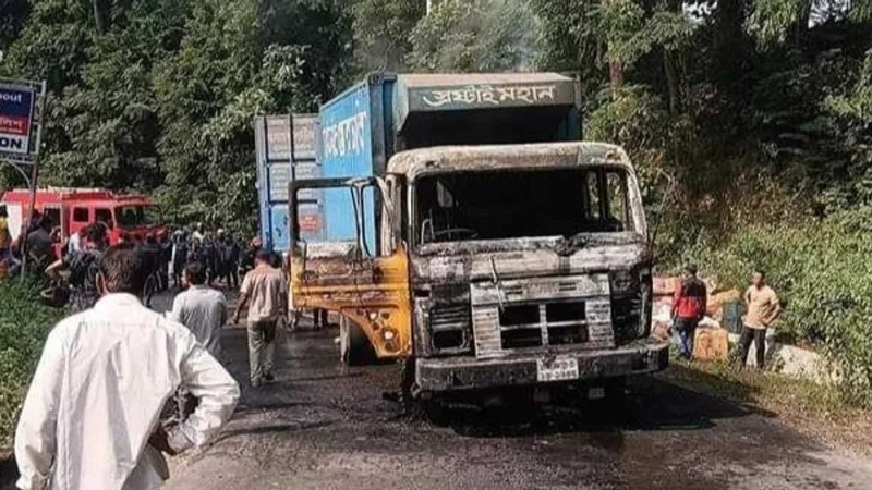 আগুন ও ককটেল বিস্ফোরণ ফেনীতে বিক্ষিপ্ত সহিংসতা ও খাগড়াছড়ি, সীতাকুণ্ড