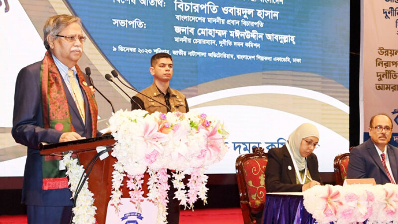 মানুষ যেন হয়রানির শিকার না হয়  দুদক কর্মীদের রাষ্ট্রপতি