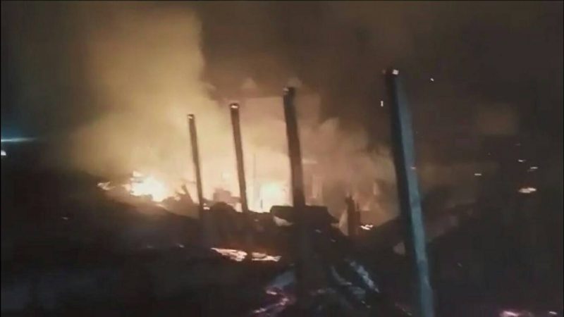 আগুনে পুড়ে গেছে ৭টি দোকান মাদারীপুর