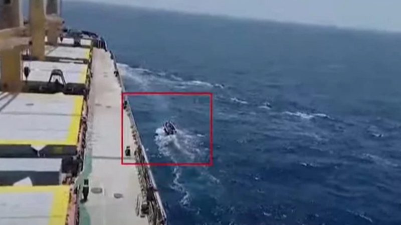 যেকোনো সময় বিস্ফোরণের শঙ্কা! ছিনতাই হওয়া বাংলাদেশি জাহাজে