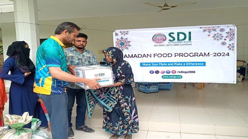 খাদ্য সামগ্রী পেলো বাবুগঞ্জে দরিদ্র পরিবার