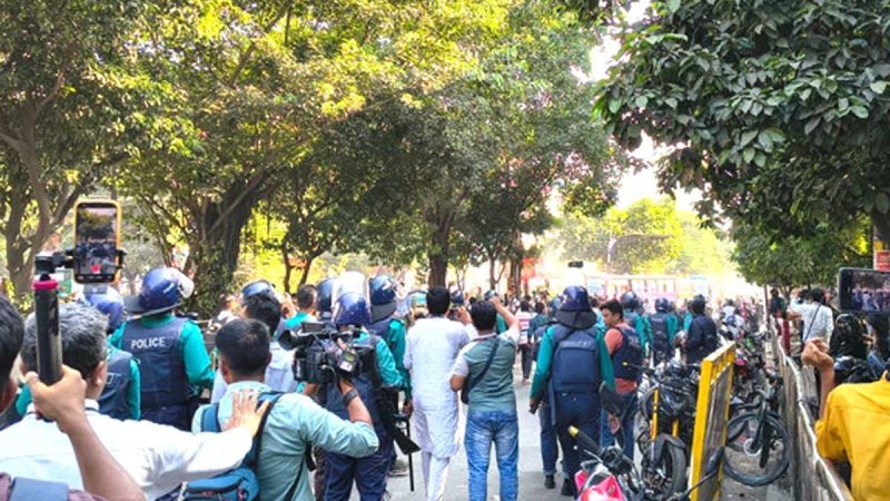 ধানমন্ডি ৩২ নম্বরে তুলকালাম