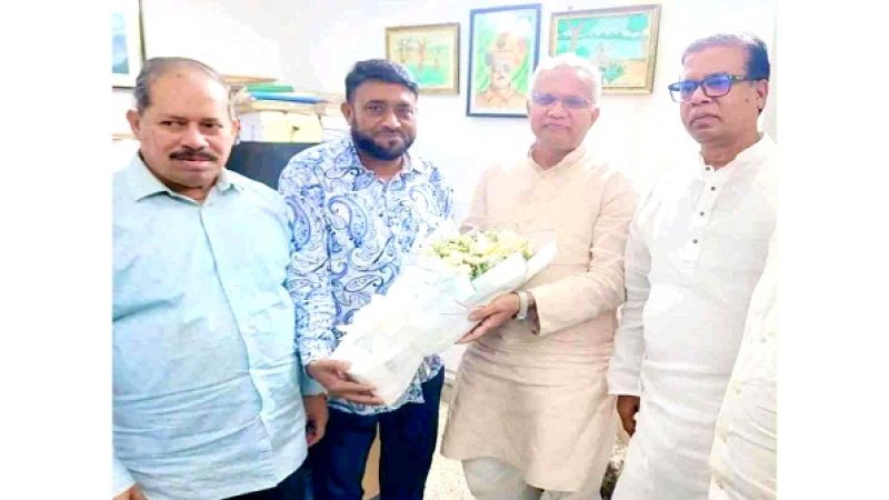 ডা. জে ডে খানের সাথে মজিবর রহমান সরোয়ারের সৌজন্য সাক্ষাৎ