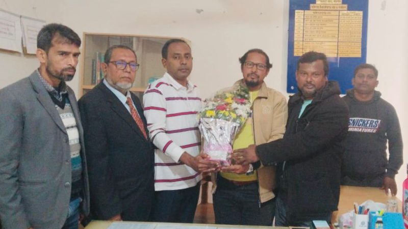 সাংবাদিক নেতা ও মানবাধিকার সংস্থার সাধারণ সম্পাদক জনাব তারেক হোসেন অফিসার ইনচার্জ কাজিরহাট থানা সৌজন্য সাক্ষাৎ ও শুভেচ্ছা বিনিময়