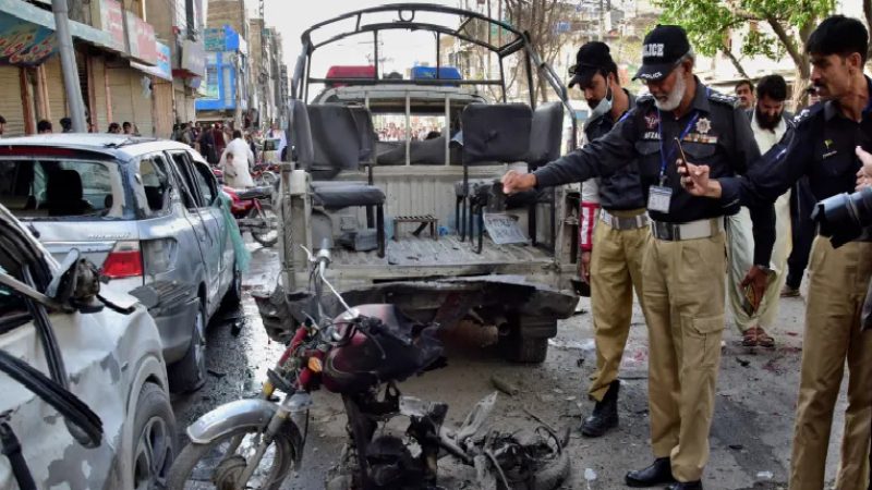গাড়িতে অতর্কিত হামলা পাকিস্তানে পুলিশের : নিহত ৫